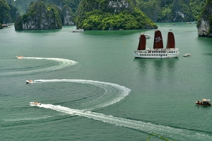 Crucero en la Bahía de Halong a bordo del Treasure Junk